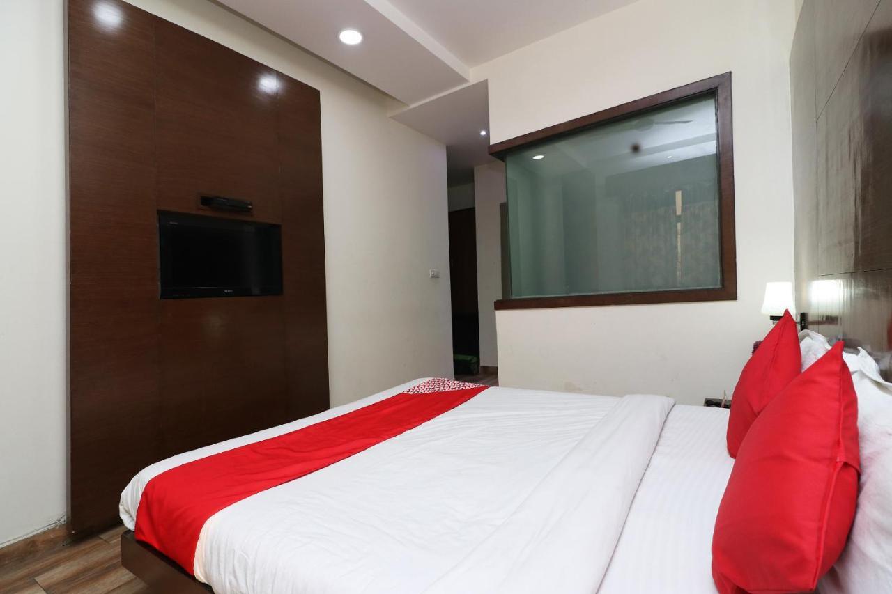 Oyo 18753 Hotel Glance Inn Yeni Delhi Dış mekan fotoğraf