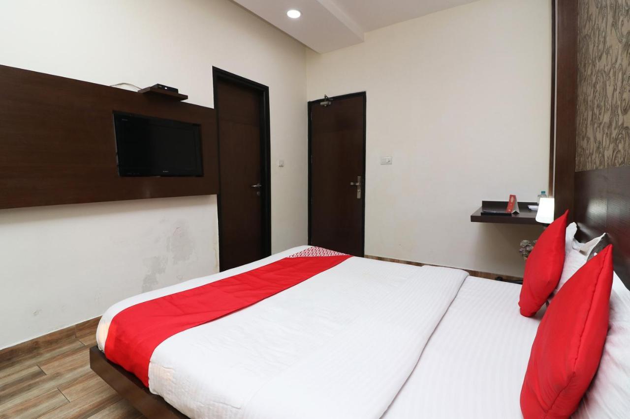 Oyo 18753 Hotel Glance Inn Yeni Delhi Dış mekan fotoğraf