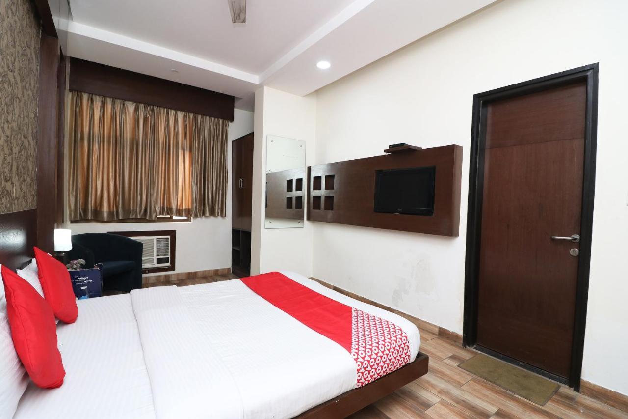 Oyo 18753 Hotel Glance Inn Yeni Delhi Dış mekan fotoğraf