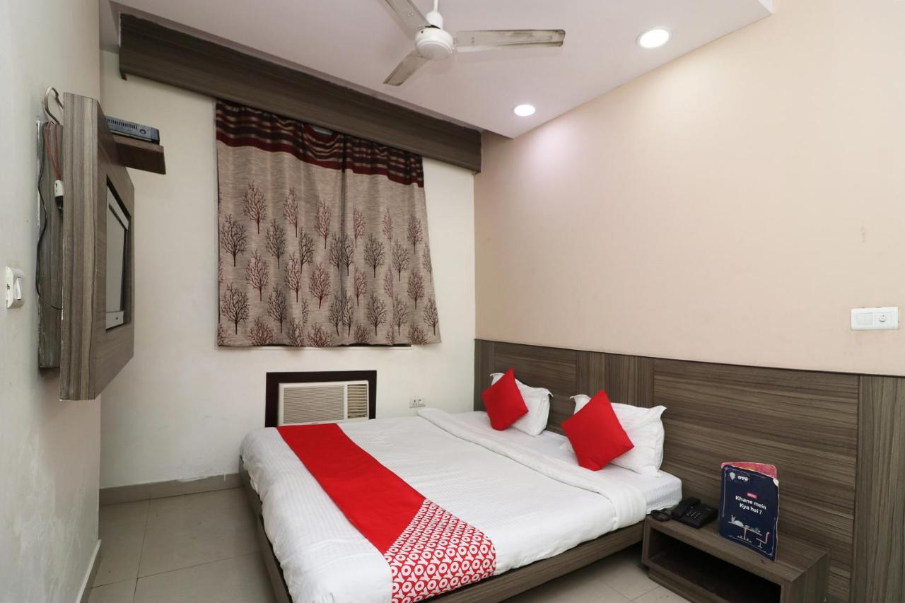 Oyo 18753 Hotel Glance Inn Yeni Delhi Dış mekan fotoğraf
