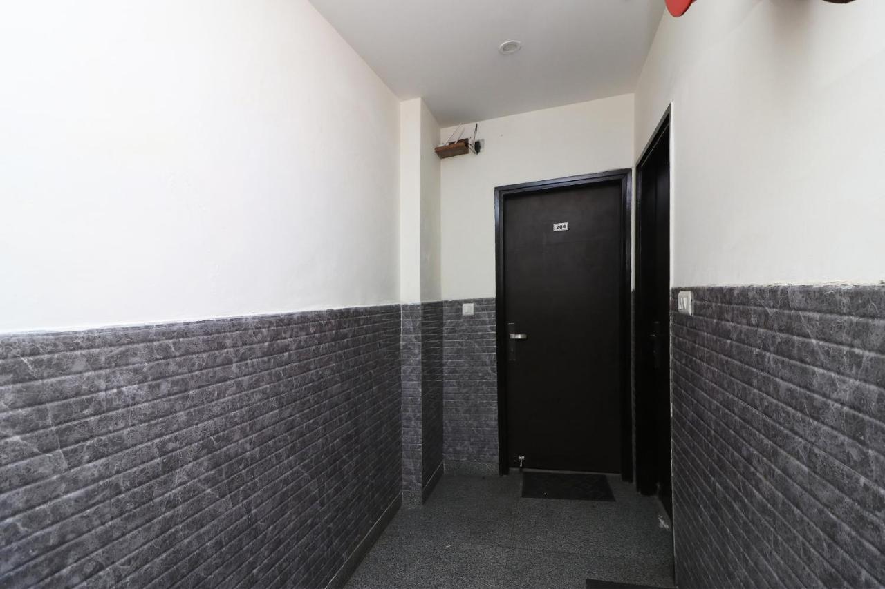 Oyo 18753 Hotel Glance Inn Yeni Delhi Dış mekan fotoğraf