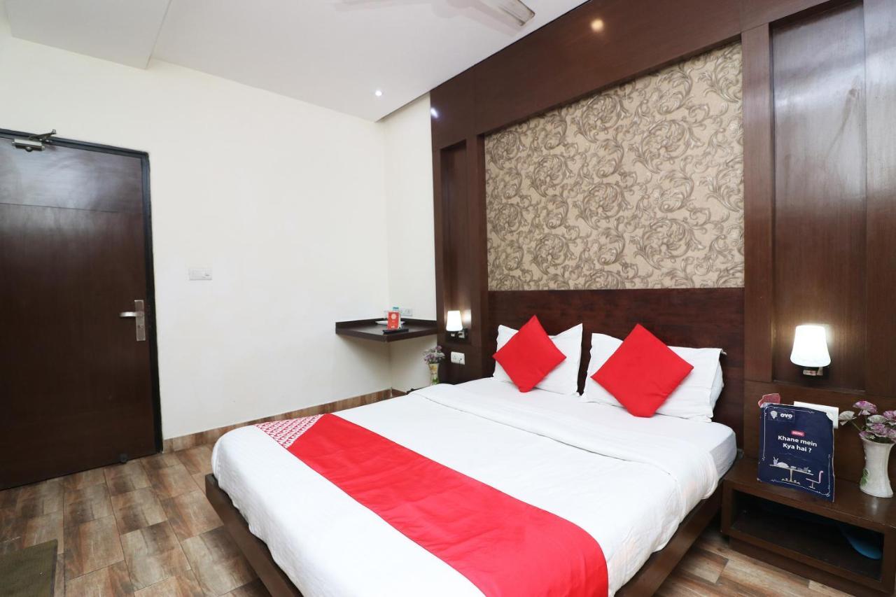 Oyo 18753 Hotel Glance Inn Yeni Delhi Dış mekan fotoğraf