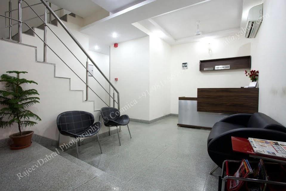 Oyo 18753 Hotel Glance Inn Yeni Delhi Dış mekan fotoğraf