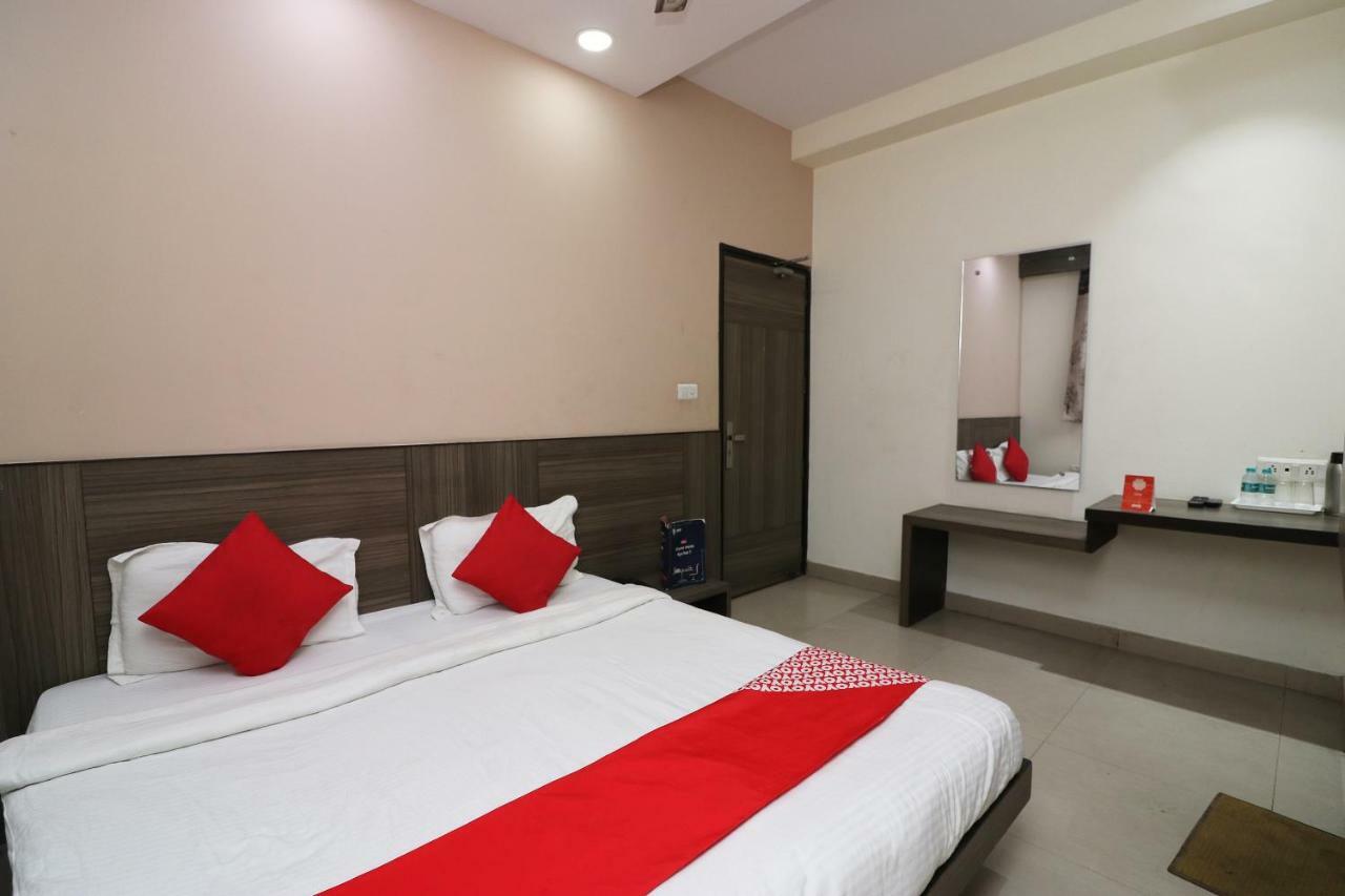 Oyo 18753 Hotel Glance Inn Yeni Delhi Dış mekan fotoğraf